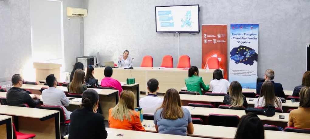 Agjencia e Rinisë në bashkëpunim me Bashkinë Tiranë zhvilluan në FHF një trajnim në kuadër të programit “Fuqizimi europian i rinisë akademike shqiptare”
